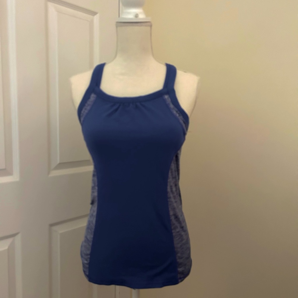 Champion. DuoDry work out tank top. Built in bra